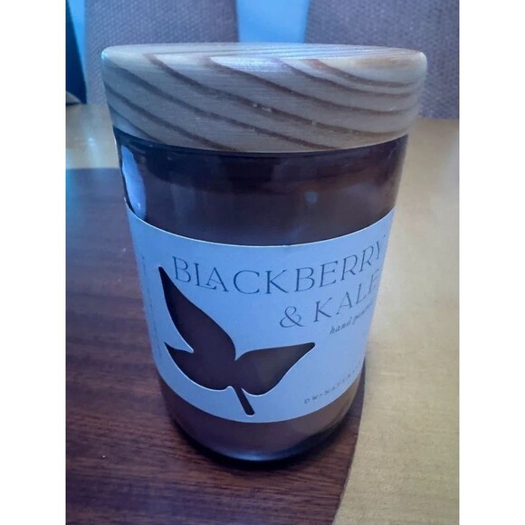 DW Home Other - 13.8 oz blackberry & kale candle
